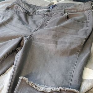 Isaac Mizrahi Live Crop Raw Hem Gray Jean